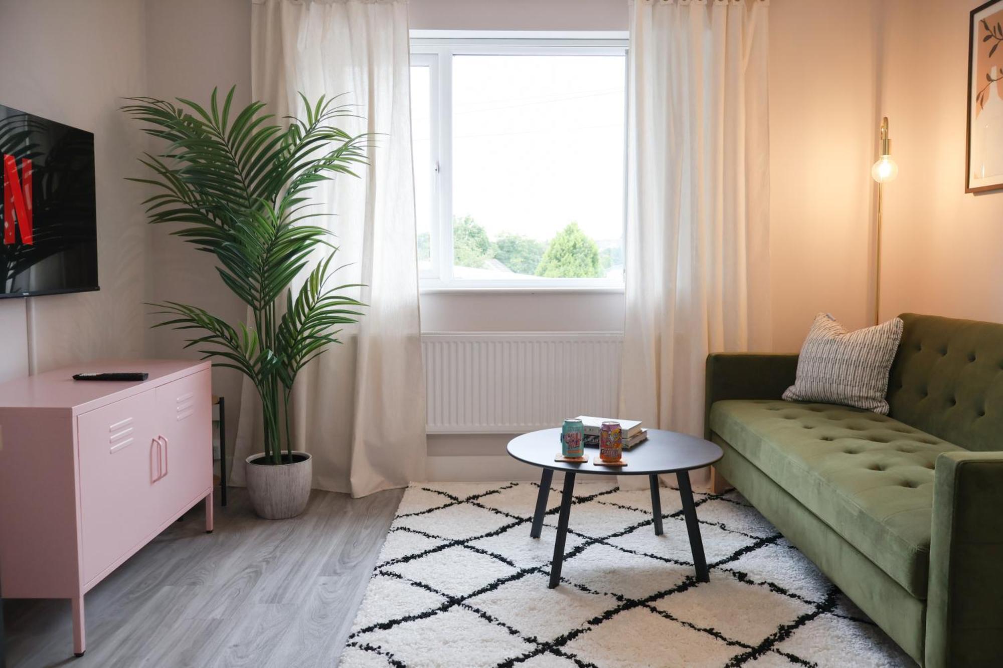 Cosy Flat In Near Independent Eateries Apartment *